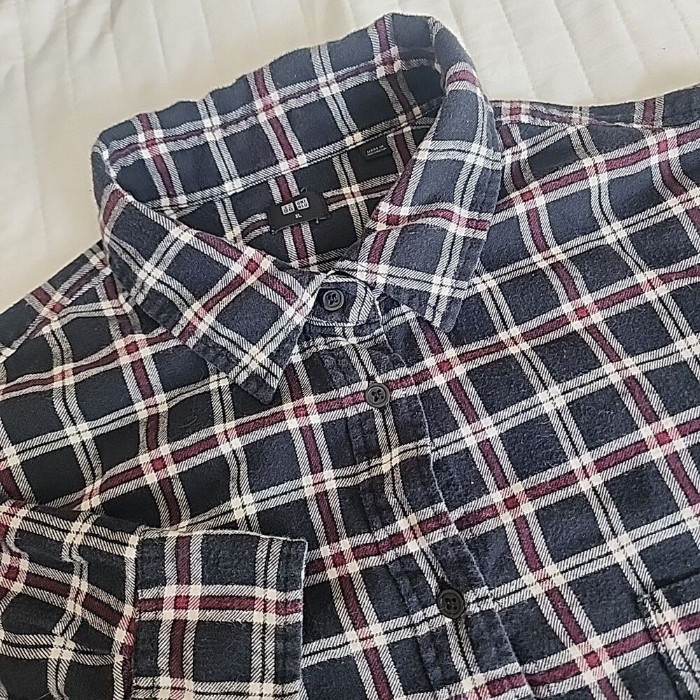 Uniqlo Flannel Shirt 100% Cotton Mens Size XL Black Plaid Button Up Long Sleeve
